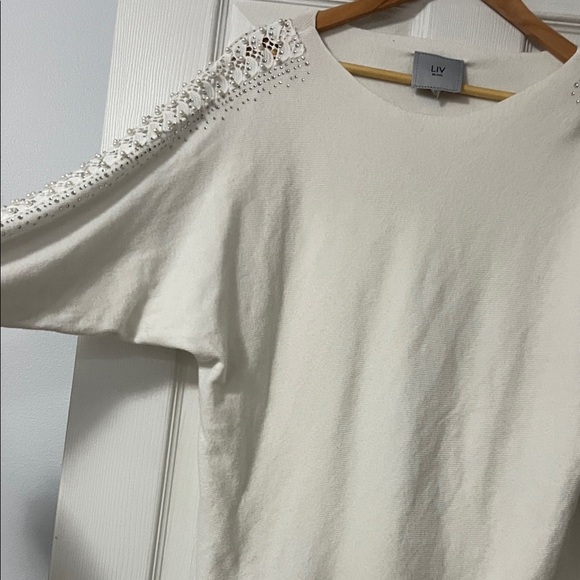 Milano White Blouse with Lace Sleeves - Picture 3 of 5